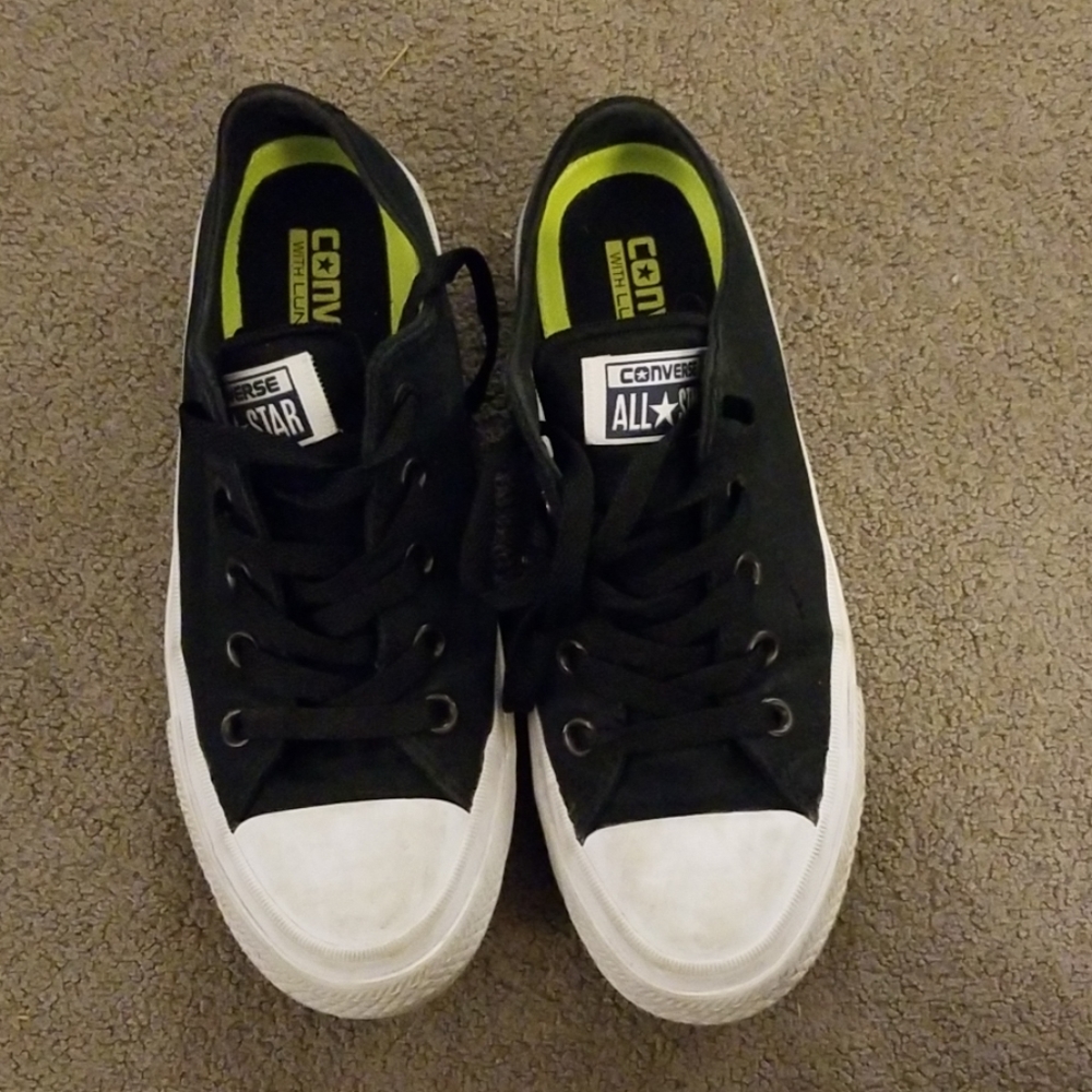 Converse Chuck Taylor II Low Cut Mens 4, Womens 6